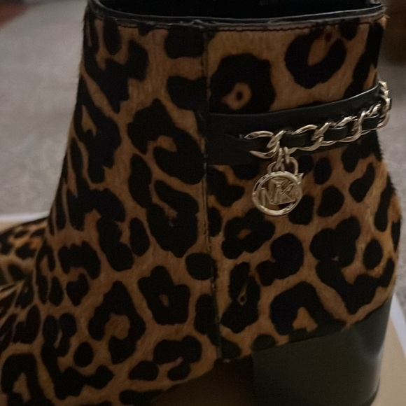 Michael Kors booties. 6 - Picture 10 of 12